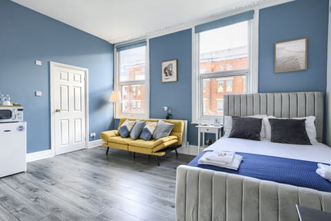 Suite-Deluxe-Ensuite-Street View-6