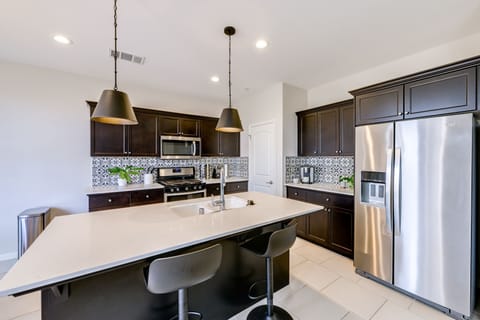 Kitchen | Central Air Conditioning/Heat | Free WiFi
