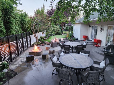 Outdoor Living Space:
2-Tables/Couch/Gas Firepit/Prof. Grill/Putting Green