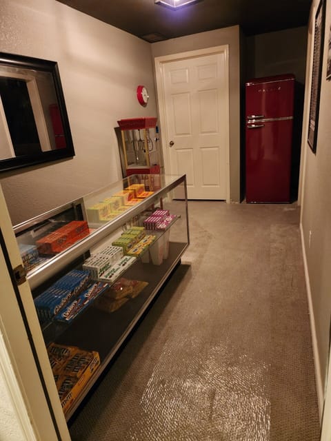 Theater snack concession stand/Fridge for drinks/perfect for movie nights