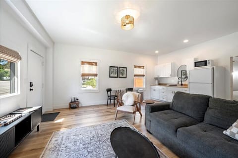 Fifth Street Cottage (1371)