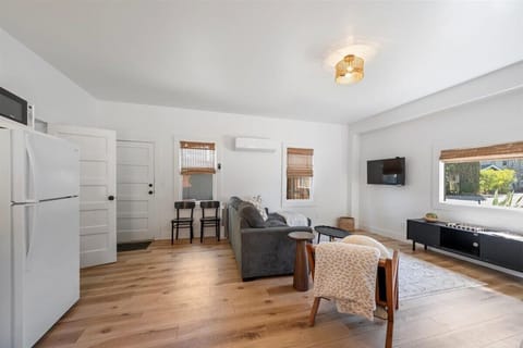 Fifth Street Cottage (1374)