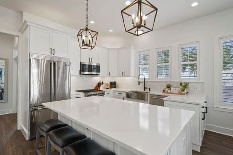 The Hummingbird - Holiday Isle - Kitchen