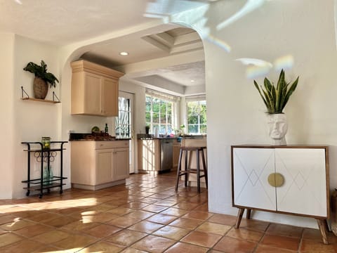 Looking into kitchen from front door.