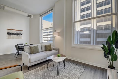 CozySuites 2BR Queen with Direct Skybridge Access