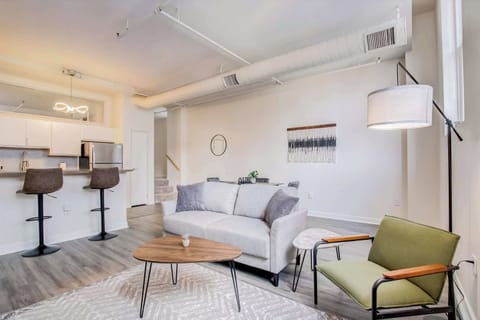 CozySuites 2BR Queen with Direct Skybridge Access