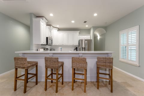 Dining is easy and comfortable at the dinner bar, with seating for 4.