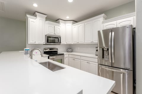 Create unforgettable vacation memories in your spacious beachcation kitchen. 