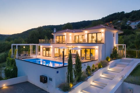 VILLA ELEGANCE SINJ, CROATIA