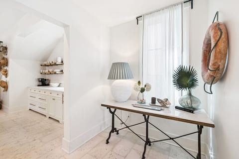 Inviting 1st Floor Entry