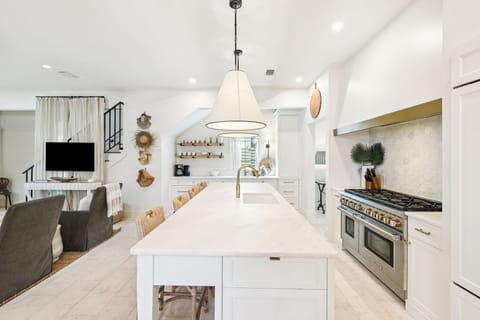 Chef's Kitchen - Equipped with Stainless Steel Appliances