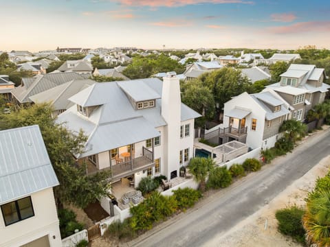 Welcome to 'Magnolia Cottage and Carriage' in Rosemary Beach!