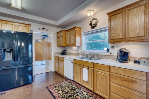 Large Kitchen with Keurig Coffee Maker, Blender, Microwave (in cabinet)