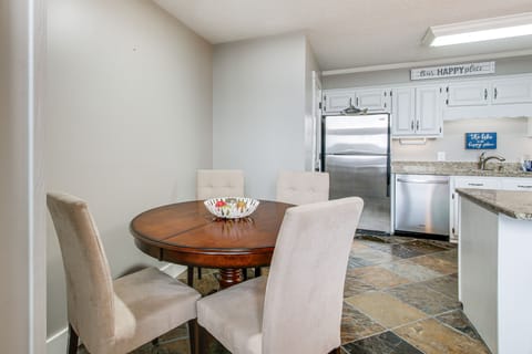Dining Area | Dishware & Flatware Provided | Central A/C