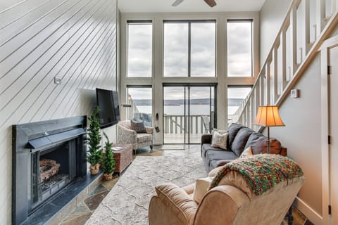 Counce Vacation Rental | 2BR | 2.5BA | 1,200 Sq Ft | Access Only By Stairs