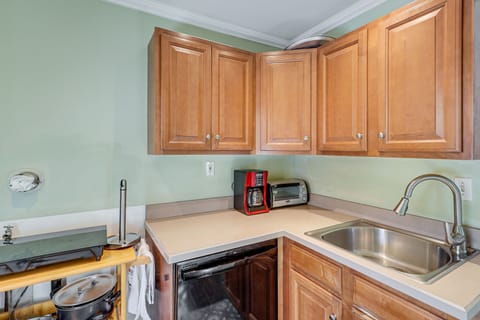 Butler's Pantry | 1st Floor | Drip Coffee Maker | Toaster Oven