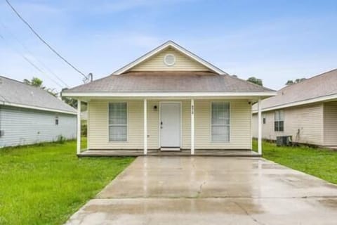 Pensacola Country Bungalow