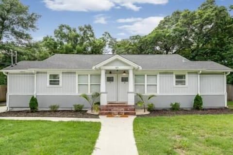 Pensacola Downtown Bungalow
