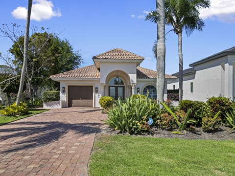 Come Relax in a Beautiful Mediterranian Beach Home