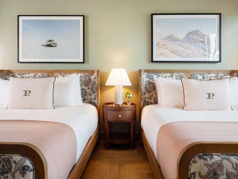 Unit with 2 Queen size beds