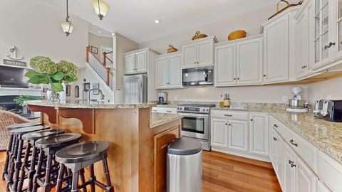 Seating at the breakfast bar