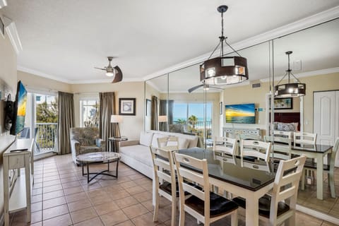 Living/Dining Area
