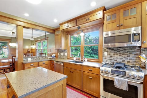 cb813af3-4d9c-49f6-b9ba-e7f024ca5868