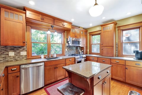 6f86ded4-8a6f-4df3-8fbd-5d0a068ec3a7