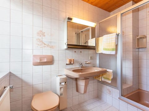 Malitz, Privatvermietung - Appartement/fewo, Dusche, WC, 3 Schlafräume Apartment in Berchtesgadener Land