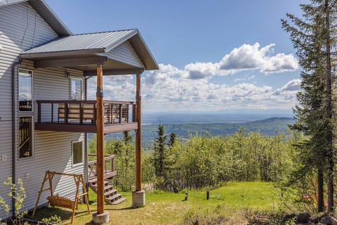 View of the mountains and balcony.