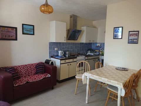 Complete kitchen and relaxing area