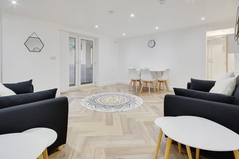 Living Room / Lounge