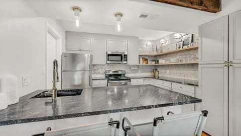 Kitchen with breakfast bar