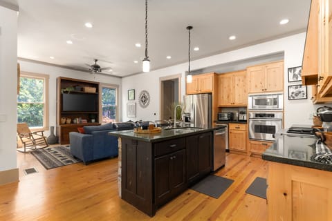 Main floor- Sitting room next to main kitchen- books, games, TV, sliding door access to patio (3)