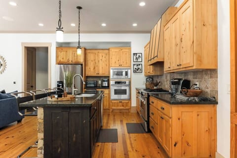 Main floor - Full kitchen