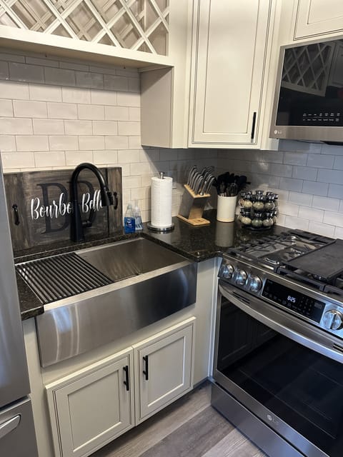 Soft close doors/draws,
modern touch-faucet & new appliances throughout kitchen.