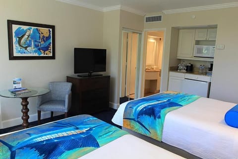 Comfortable unit with 2 Double size beds; perfect for a group vacation!