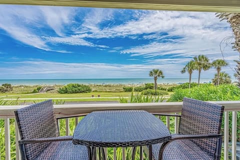 Beautiful balcony view, great for sunrises! 