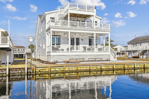 Exterior,Back Elevation,
