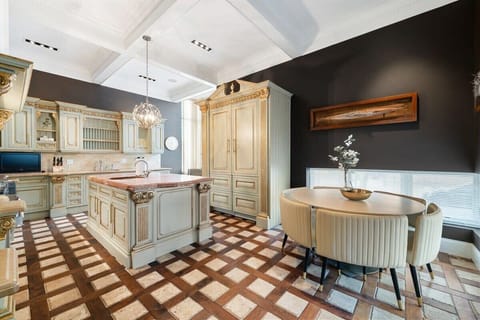 Bright kitchen space w/ a clean design and practical setup for everyday cooking.