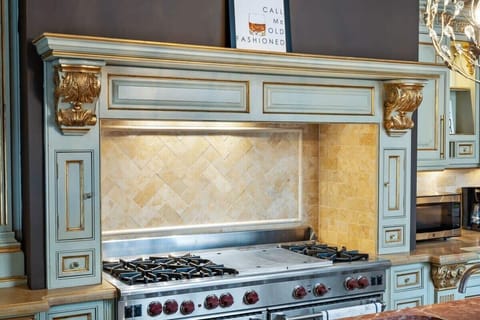 Well-lit kitchen area w/ a tidy setup that makes meal prep simple and enjoyable.