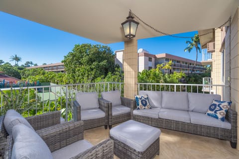 Spacious Covered Lanai