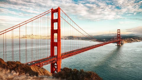 Discover iconic sights just beyond your doorstep and skyline.