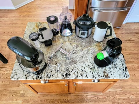 Kitchen appliances provided