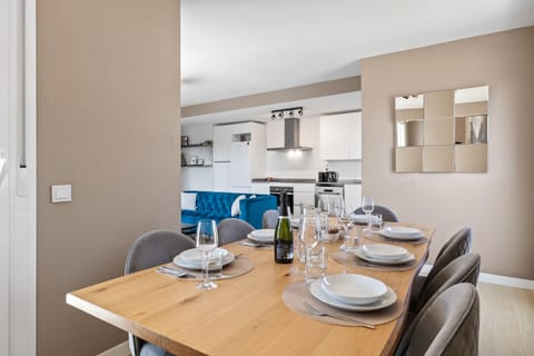 d24b81fc-f688-4365-878d-51125df5aba1