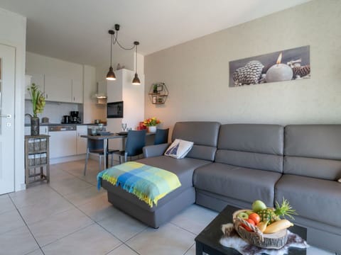 Property, Furniture, Couch, Lighting, Wood, Interior Design, Table, Floor, Living Room, Flooring