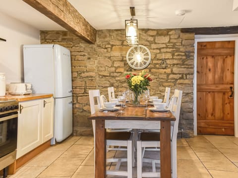 Kitchen | Cross House Cottage - Castle Gate Retreats, Kirkby Lonsdale
