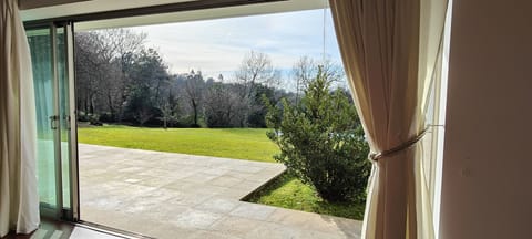 Sala com abertura total para exterior