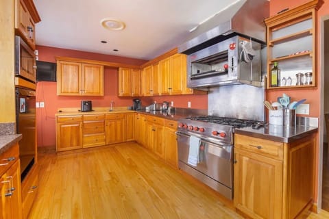 Spacious and well equipped kitchen