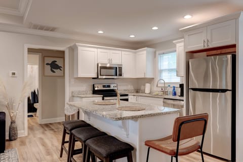 Kitchen 3, Clanton cottage rental home, Thomasville, Ga